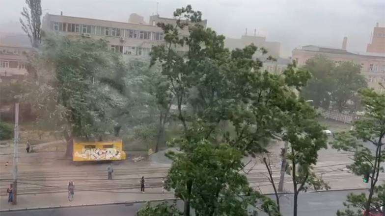 ВІДЕО. На Київ обрушилася дуже сильна буря ВІДЕО. На Київ обрушилася дуже сильна буря