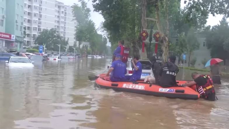 Сильнейшее наводнение в Пекине унесло жизни не менее 20 человек Сильнейшее наводнение в Пекине унесло жизни не менее 20 человек
