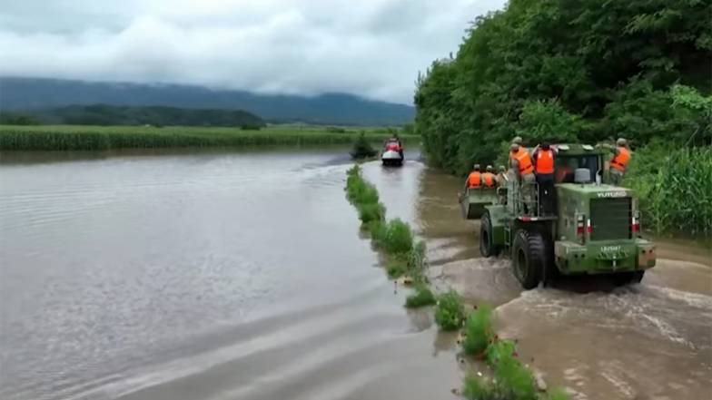По меньшей мере 14 человек погибли в результате наводнения в северо-восточной провинции Китая По меньшей мере 14 человек погибли в результате наводнения в северо-восточной провинции Китая