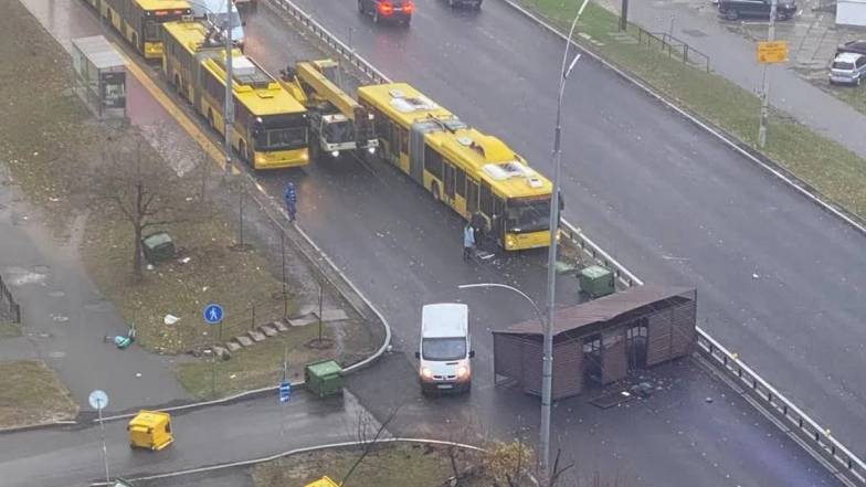 В Украине объявлено штормовое предупреждение из-за ураганного ветра, местами достигающего 30 м/с В Украине объявлено штормовое предупреждение из-за ураганного ветра, местами достигающего 30 м/с