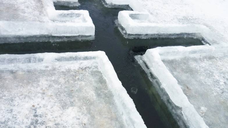 Чи корисно пірнати в ополонку на Водохреща? Чи корисно пірнати в ополонку на Водохреща?