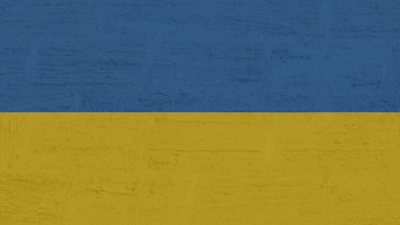 Синє небо над жовтим полем. З днем Державного Прапора України! Синє небо над жовтим полем. З днем Державного Прапора України!