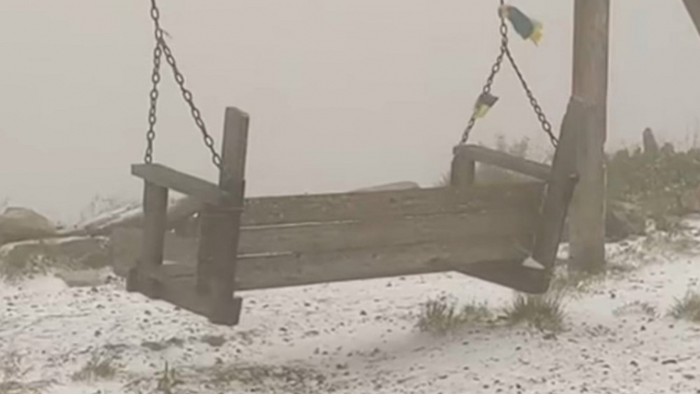 ВИДЕО. В День Независимости Карпаты засыпало снегом ВИДЕО. В День Независимости Карпаты засыпало снегом