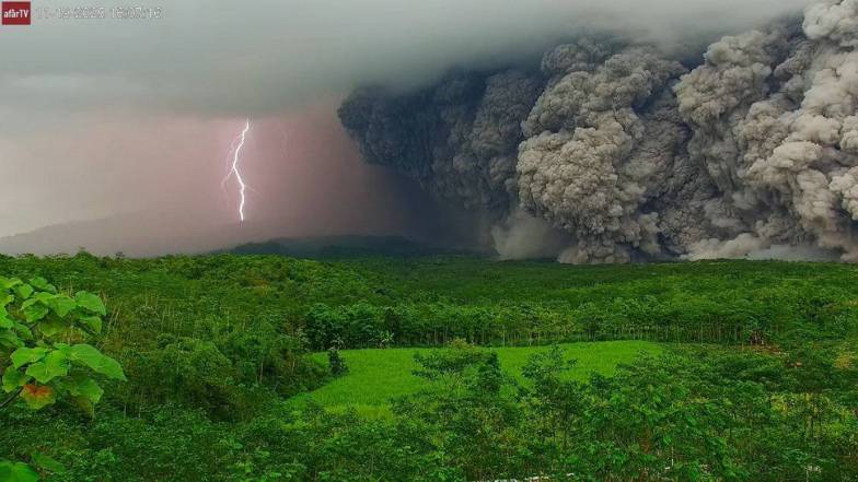 ВІДЕО. На острові Ява відбулося потужне виверження вулкана Семеру